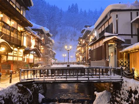 1泊2日 旅行 カップル 冬 雪景色と温泉で心温まる時間